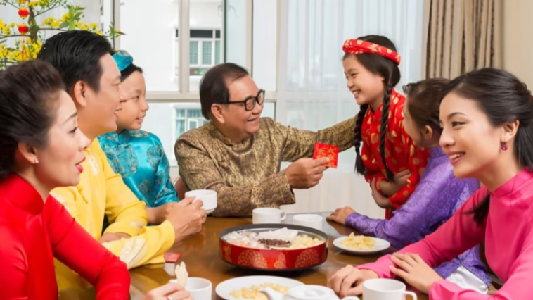 NGUỒN GỐC VÀ Ý NGHĨA CỦA PHONG TỤC CHÚC TẾT NHỮNG NGÀY ĐẦU NĂM
